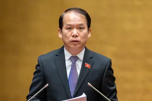 Chủ nhiệm Ủy ban Pháp luật Hoàng Thanh Tùng  báo cáo tại phiên họp. Ảnh: QUANG PHÚC