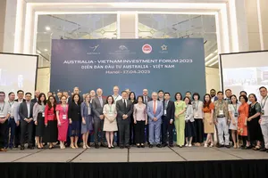 Bộ trưởng Bộ Thương mại và Du lịch Australia Don Farrell, Đại sứ đặc mệnh toàn quyền Australia tại Việt Nam Andrew Goledzinowski, Thứ trưởng Bộ KH-ĐT Nguyễn Thị Bích Ngọc và các đại biểu dự diễn đàn