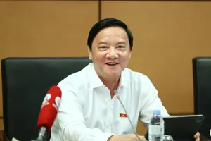 Nên quy định công chứng bắt buộc thay vì bắt buộc mua bán qua sàn giao dịch