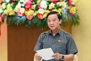 Phó Chủ tịch Quốc hội Nguyễn Khắc Định điều hành phiên họp. Ảnh: VIẾT CHUNG 