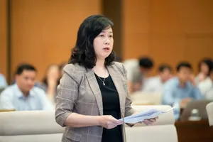 Bộ trưởng Bộ Y tế Đào Hồng Lan giải trình tại phiên họp UBTVQH