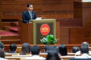 Chủ nhiệm Ủy ban Tài chính - Ngân sách Lê Quang Mạnh trình bày báo cáo thẩm tra. Ảnh: QUANG PHÚC