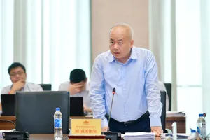 Thứ trưởng Bộ KH-ĐT Đỗ Thành Trung báo cáo tại phiên họp toàn thể lần thứ 14 Ủy ban Kinh tế của Quốc hội. Ảnh: NGHĨA ĐỨC