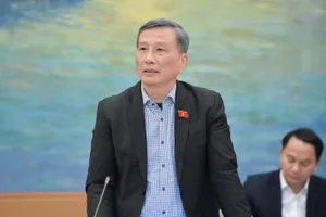 Chủ nhiệm Ủy ban Khoa học, Công nghệ và Môi trường Lê Quang Huy trình bày Báo cáo một số vấn đề lớn về việc giải trình, tiếp thu, chỉnh lý dự thảo Luật Hóa chất (sửa đổi)