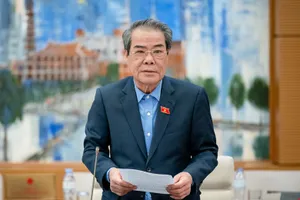Trưởng Ban Dân nguyện và Giám sát Dương Thanh Bình báo cáo tại phiên họp