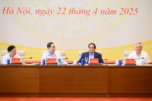 Bí thư Đảng ủy Quốc hội, Chủ tịch Quốc hội Trần Thanh Mẫn và Bí thư Đảng ủy Chính phủ, Thủ tướng Chính phủ Phạm Minh Chính chủ trì Hội nghị. Ảnh: VIẾT CHUNG