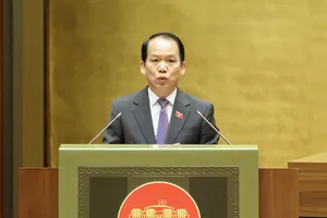 Chủ nhiệm Ủy ban Pháp luật và Tư pháp Hoàng Thanh Tùng trình bày báo cáo thẩm tra. Ảnh: QUANG PHÚC