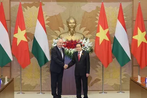 Chủ tịch Quốc hội Trần Thanh Mẫn hội kiến Tổng thống Hungary Sulyok Tamás, chiều 28-5. Ảnh: QUANG PHÚC