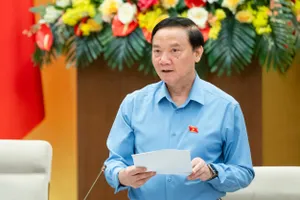 Phó Chủ tịch Quốc hội Nguyễn Khắc Định điều hành nội dung thảo luận về sửa đổi Luật cán bộ,công chức