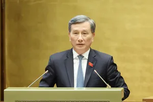 Chủ nhiệm Ủy ban Khoa học, Công nghệ và Môi trường Lê Quang Huy báo cáo về Luật Hóa chất (sửa đổi). Ảnh: QUANG PHÚC