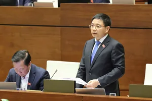 Bộ trưởng Bộ Tài chính Nguyễn Văn Thắng phát biểu cuối phiên họp của Quốc hội sáng 18-6. Ảnh: QUANG PHÚC 