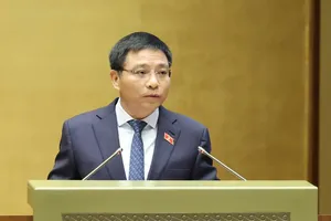 Bộ trưởng Bộ Tài chính Nguyễn Văn Thắng báo cáo tại phiên họp sáng 25-6. Ảnh: QUANG PHÚC