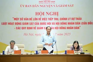 Phó Chủ tịch Quốc hội Trần Quang Phương phát biểu tại hội nghị 