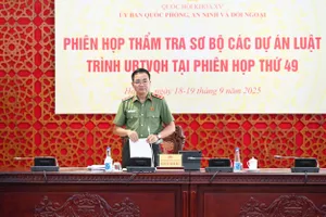Phó Chủ nhiệm Ủy ban Quốc phòng, An ninh và Đối ngoại, Trung tướng Nguyễn Minh Đức phát biểu kết luận phiên họp