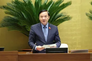 Phó Chủ tịch Quốc hội Nguyễn Khắc Định điều hành phiên họp. Ảnh: QUANG PHÚC 