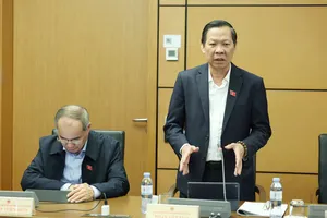 Chủ nhiệm Ủy ban Kinh tế và Tài chính Phan Văn Mãi phát biểu tại phiên họp tổ TPHCM. Ảnh: QUANG PHÚC