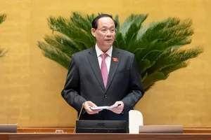 Phó Chủ tịch Quốc hội Trần Quang Phương điều hành nội dung Quốc hội biểu quyết thông qua Luật Tình trạng khẩn cấp. Ảnh: QUANG PHÚC