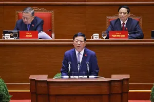 Bộ trưởng Bộ Xây dựng Trần Hồng Minh trình bày tham luận “Đột phá phát triển kết cấu hạ tầng trong bối cảnh mới”. Ảnh: QUANG PHÚC 