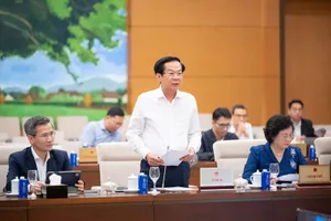 Bộ trưởng Bộ Nội vụ Đỗ Thanh Bình báo cáo về dự án Luật sửa đổi, bổ sung một số điều của Luật Thi đua, khen thưởng