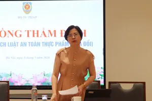 Cục trưởng Cục Pháp luật hình sự - hành chính và Quản lý xử lý vi phạm hành chính Nguyễn Thị Hạnh đề nghị cơ quan chủ trì soạn thảo nghiên cứu, tiếp thu ý kiến của các đại biểu. Ảnh: Cổng thông tin điện tử Bộ Tư pháp 