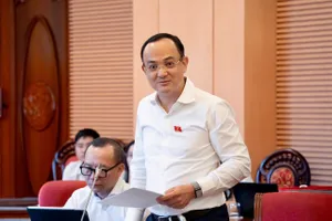 Đại biểu Nguyễn Ngọc Sơn góp ý hoàn thiện dự thảo Luật Bưu chính (sửa đổi). Ảnh: CẨM HÀ 