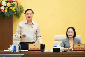 Phó Chủ tịch Quốc hội Nguyễn Khắc Định điều hành phiên họp của Ủy ban Thường vụ Quốc hội, sáng 17-7. Ảnh: CẨM HÀ 