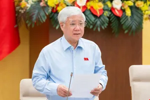 Phó Chủ tịch Thường trực Quốc hội Đỗ Văn Chiến điều hành phiên họp của Ủy ban Thường vụ Quốc hội. Ảnh: CẨM HÀ 