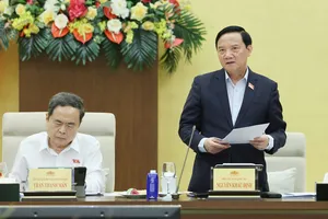 Phó Chủ tịch Quốc hội Nguyễn Khắc Định tổng kết nội dung thảo luận. Ảnh: QUANG PHÚC