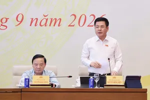 Phó Chủ tịch Quốc hội Nguyễn Hồng Diên điều hành phiên thảo luận. Ảnh: QUANG PHÚC 