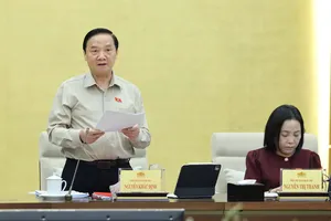Phó Chủ tịch Quốc hội Nguyễn Khắc Định điều hành thảo luận. Ảnh: QUANG PHÚC 