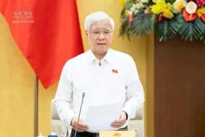 Phó Chủ tịch Thường trực Quốc hội Đỗ Văn Chiến điều hành phiên thảo luận của UBTVQH. Ảnh: QUOCHOI.VN