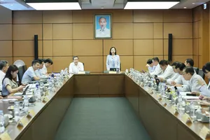 Đoàn ĐBQH TPHCM thảo luận về các dự án luật, sáng 19-10. Ảnh: QUANG PHÚC 