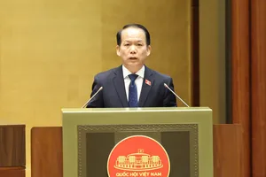 Bộ trưởng Bộ Tư pháp Hoàng Thanh Tùng trình dự thảo Luật Đấu giá tài sản (sửa đổi). Ảnh: QUANG PHÚC 