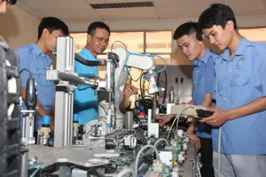 Phấn đấu tỷ lệ lao động có trình độ cao đẳng, đại học đạt ít nhất 20% trở lên