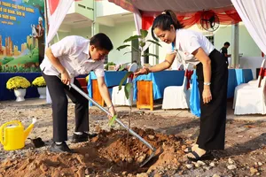 Xã Phước Hòa: Hưởng ứng Ngày cây xanh Việt Nam và ra quân chỉnh trang đô thị