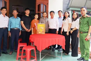 Lãnh đạo TPHCM thăm, tặng quà tết cho gia đình chính sách, người khó khăn ở các xã Phước Hòa, Phước Thành và Hồ Tràm