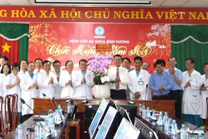 Lãnh đạo Ban Tuyên giáo và Dân vận Thành ủy TPHCM thăm, chúc mừng Bệnh viện Đa khoa Bình Dương