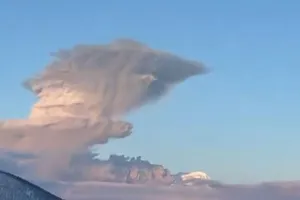 Nga: Cột tro bụi cao gần 9.000m từ núi lửa phun trào