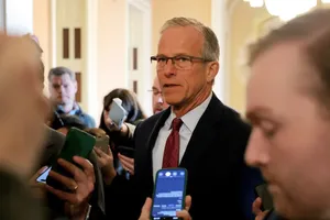 Mỹ: Chính phủ tránh được nguy cơ đóng cửa