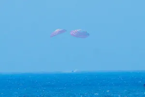 Trung Quốc: Thu hồi thành công khoang tàu vũ trụ có người lái trên biển