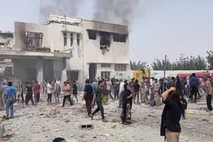 Israel và Iran tiếp tục tấn công lẫn nhau