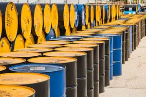 Giá dầu thô xuống dưới 100 USD/thùng