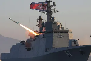 Tên lửa hành trình chống hạm được phóng từ tàu khu trục số 51 Choe Hyon. Ảnh: RODONG SINMUN