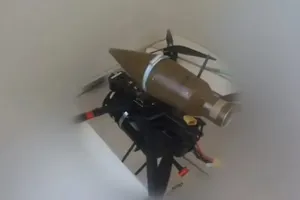 Một drone điều khiển bằng cáp quang của Hezbollah chở theo 1 đầu đạn. Ảnh: Al Jazeera
