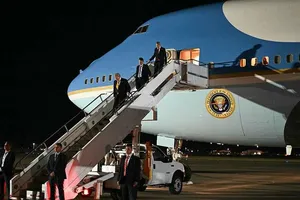 Lo ngại nguy cơ đe dọa nhắm vào Tổng thống Mỹ, chuyên cơ Air Force One trở thành "nghi binh" 