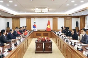 Chủ tịch Quốc hội Trần Thanh Mẫn hội kiến Thủ tướng Hàn Quốc Han Seong Sook