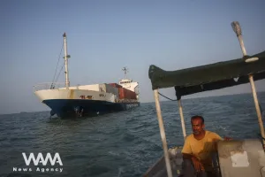 Tàu thương mại của Iran trúng vật thể không xác định ở eo biển Hormuz