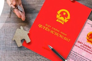 民众须签订经过公证的合同并及时进行更名登记，以免法律风险。保安 图/文