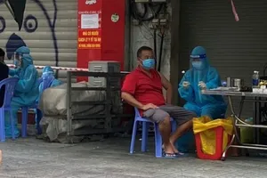 tiêm vaccine lưu động cho người dân phường Tân Định, quận 1