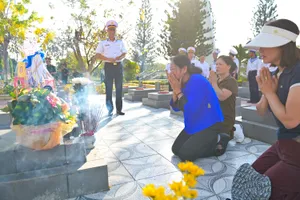 Gia đình tìm được mộ liệt sĩ Trường Sa sau 50 năm